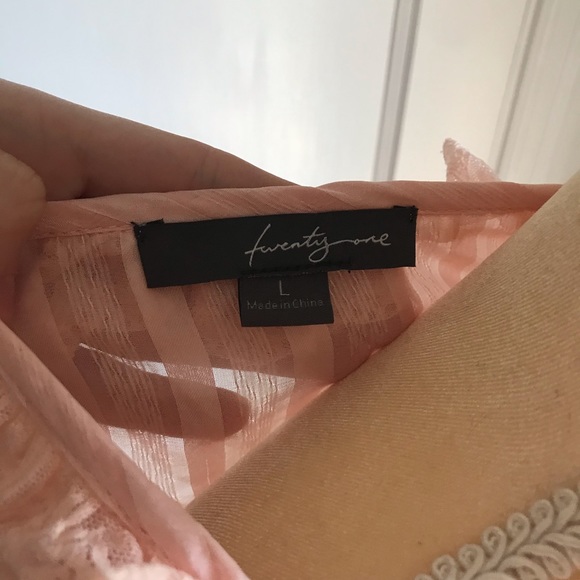 Peach ruffle blouse - Picture 3 of 3